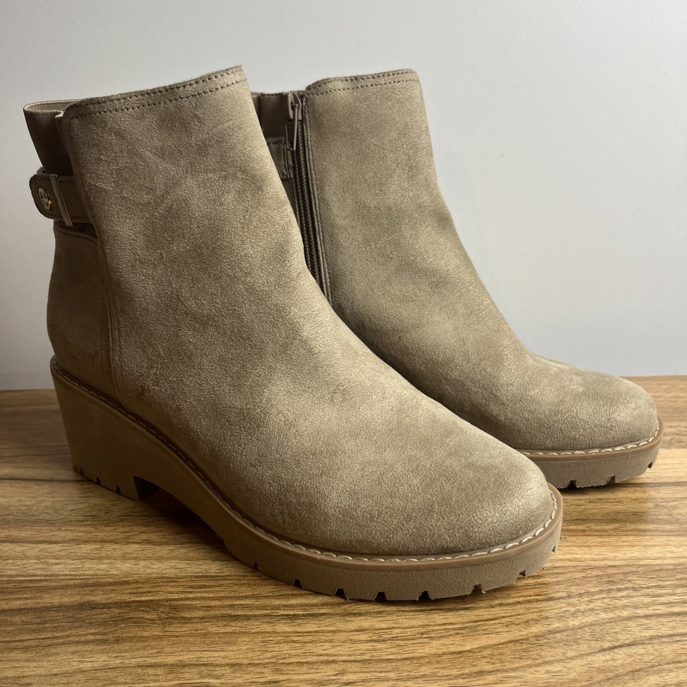 Giani Bernini Veda Faux Suede Ankle Lugged Booties Size 8.5M Beige Classic Boots